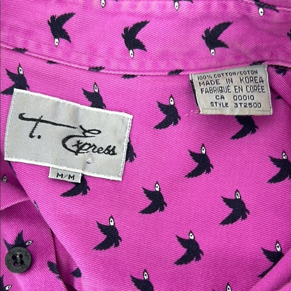 T. Express Long Sleeve Button Up Shirt Men's Medium Birds Pink Valentine's Day - Picture 3 of 8